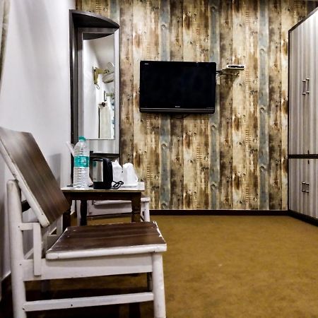 ורנאסי Ajay Guest House מראה חיצוני תמונה