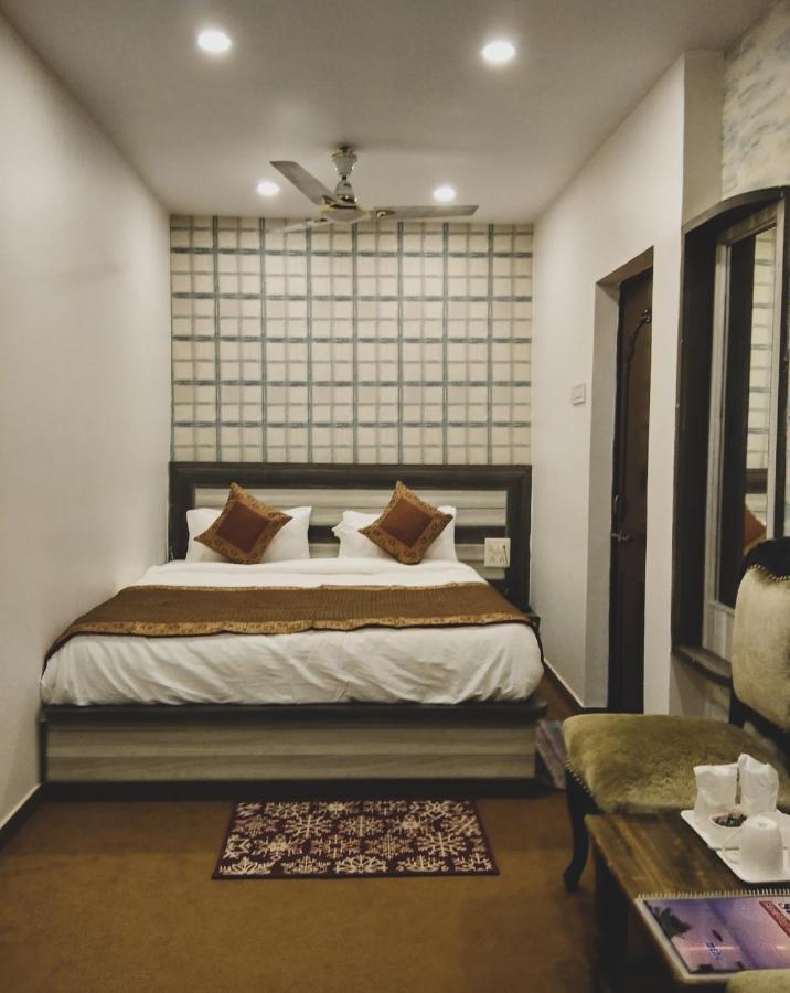 ורנאסי Ajay Guest House מראה חיצוני תמונה