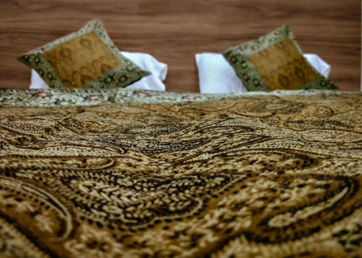 ורנאסי Ajay Guest House מראה חיצוני תמונה