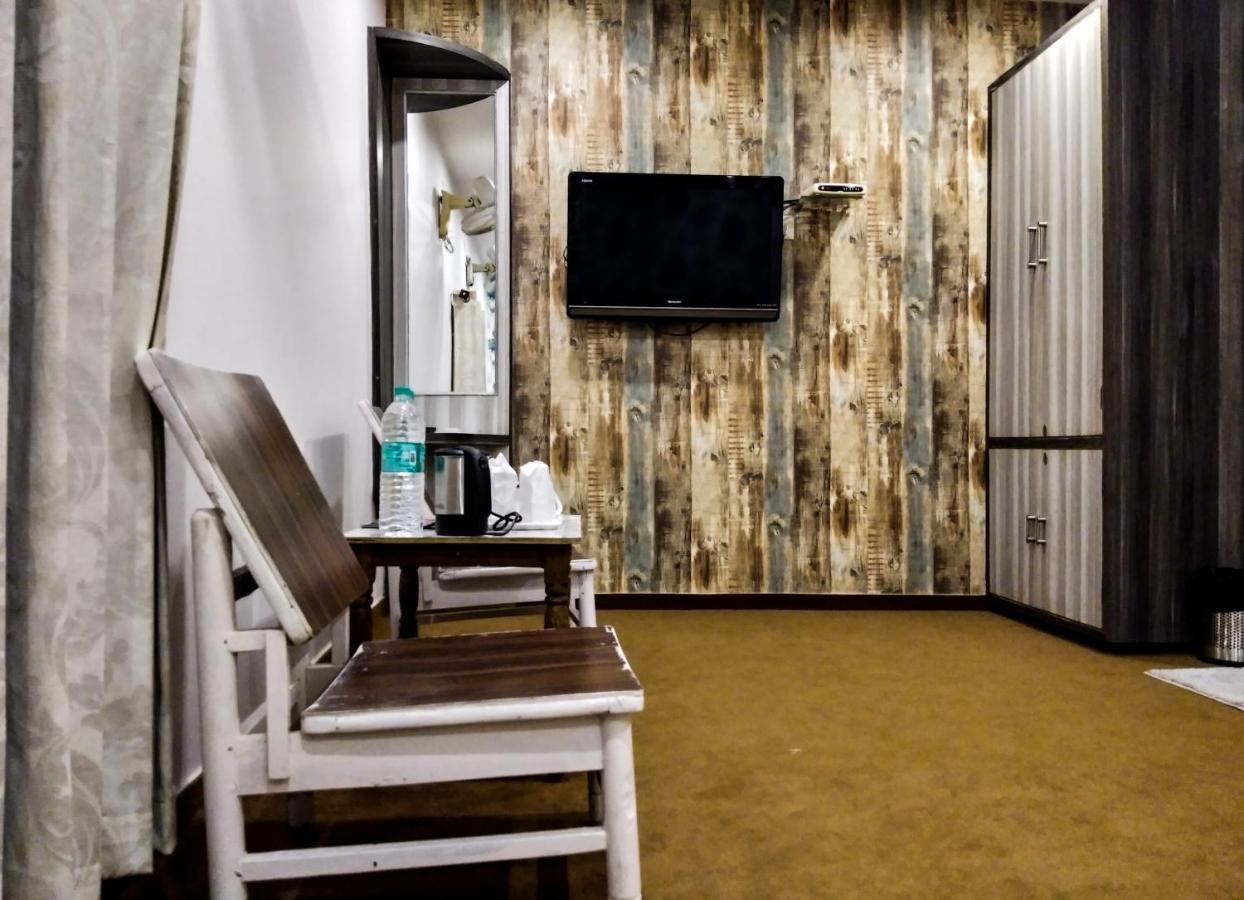 ורנאסי Ajay Guest House מראה חיצוני תמונה