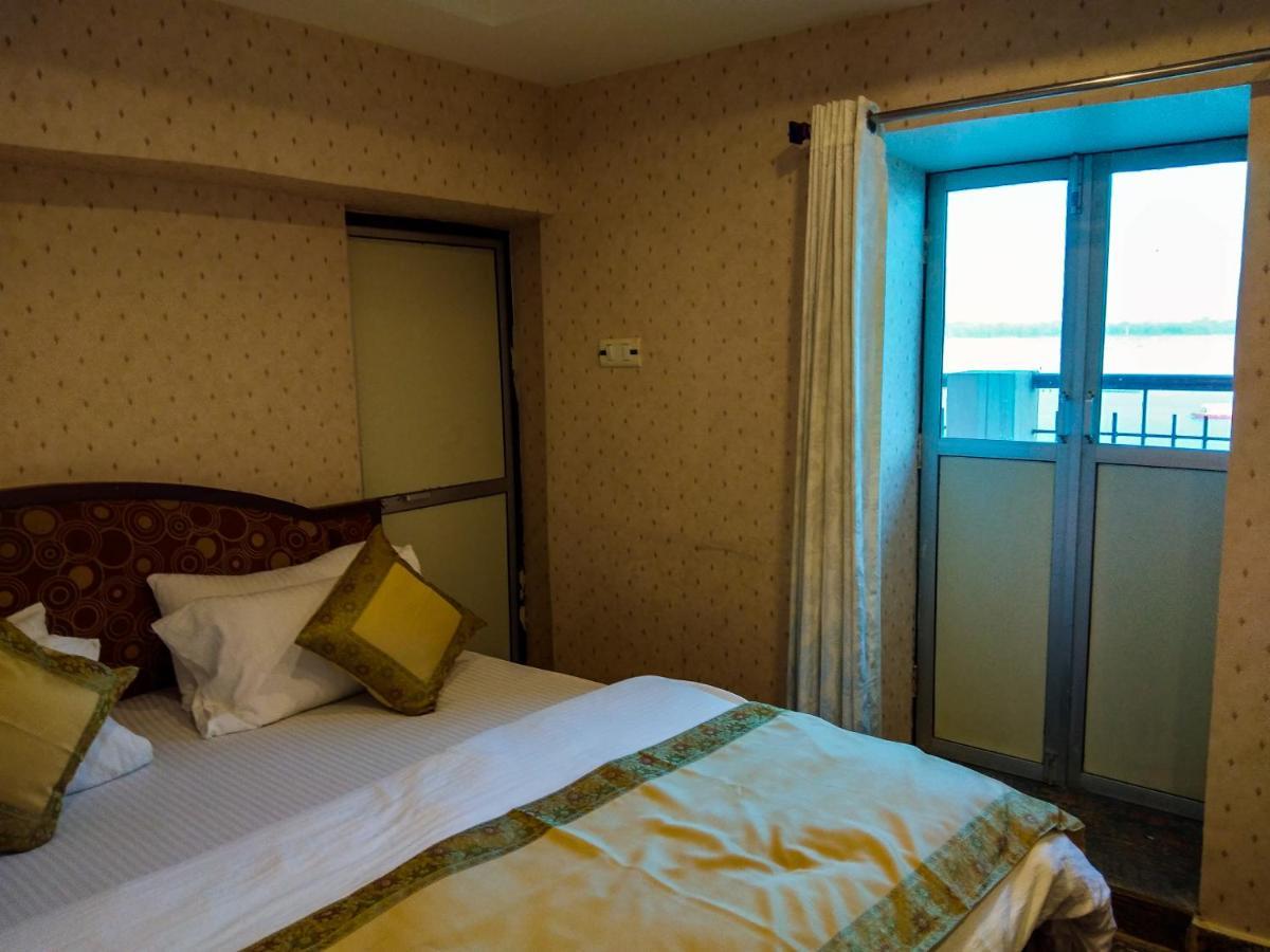 ורנאסי Ajay Guest House מראה חיצוני תמונה