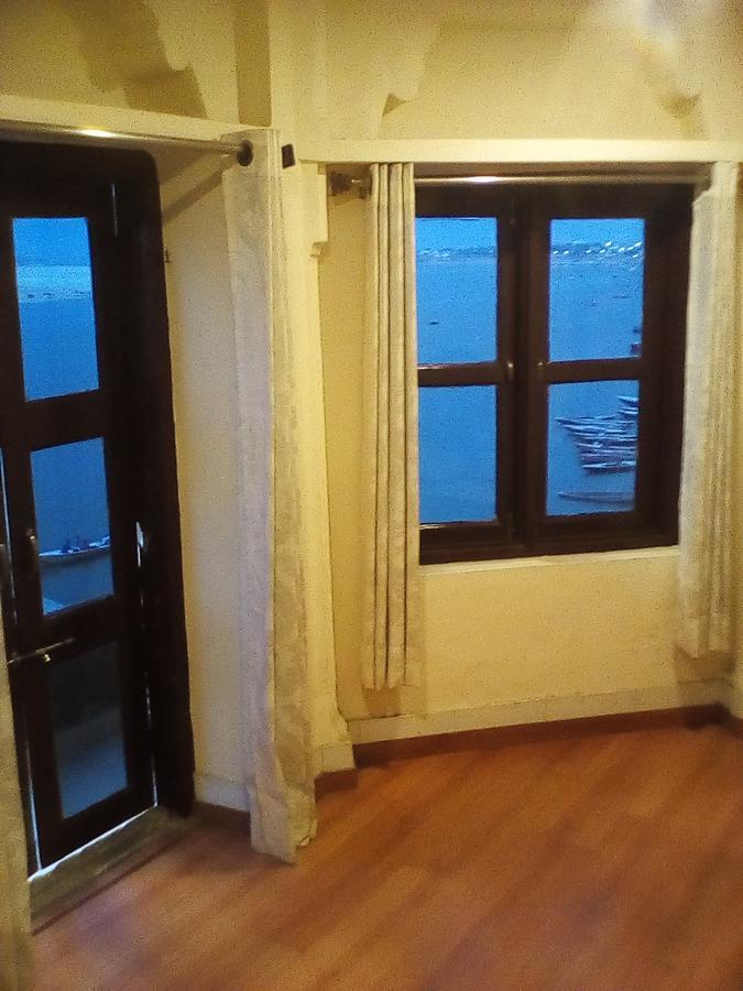 ורנאסי Ajay Guest House מראה חיצוני תמונה