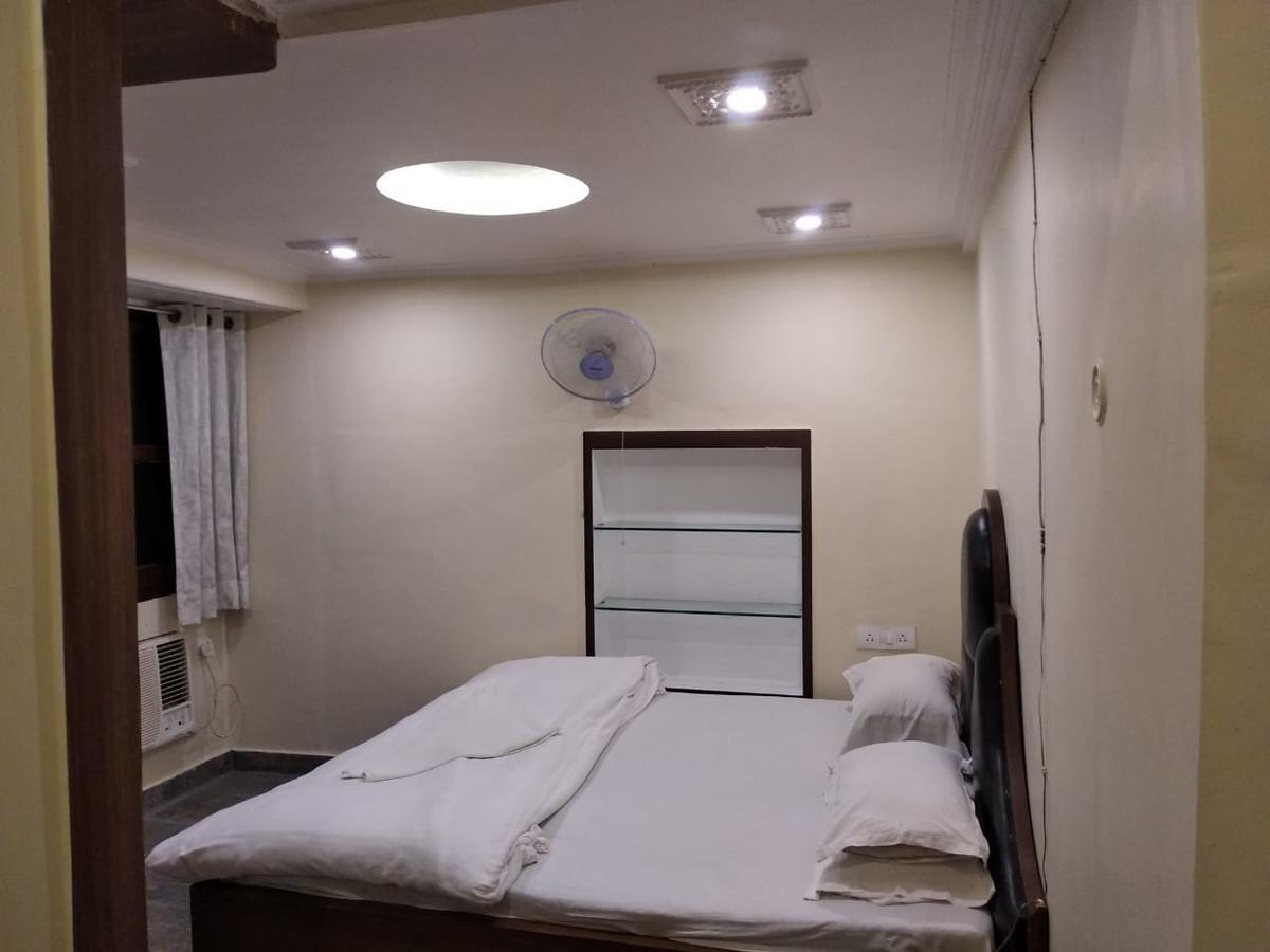 ורנאסי Ajay Guest House מראה חיצוני תמונה