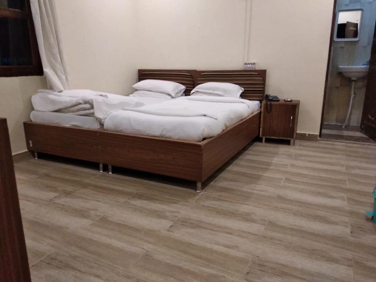 ורנאסי Ajay Guest House מראה חיצוני תמונה