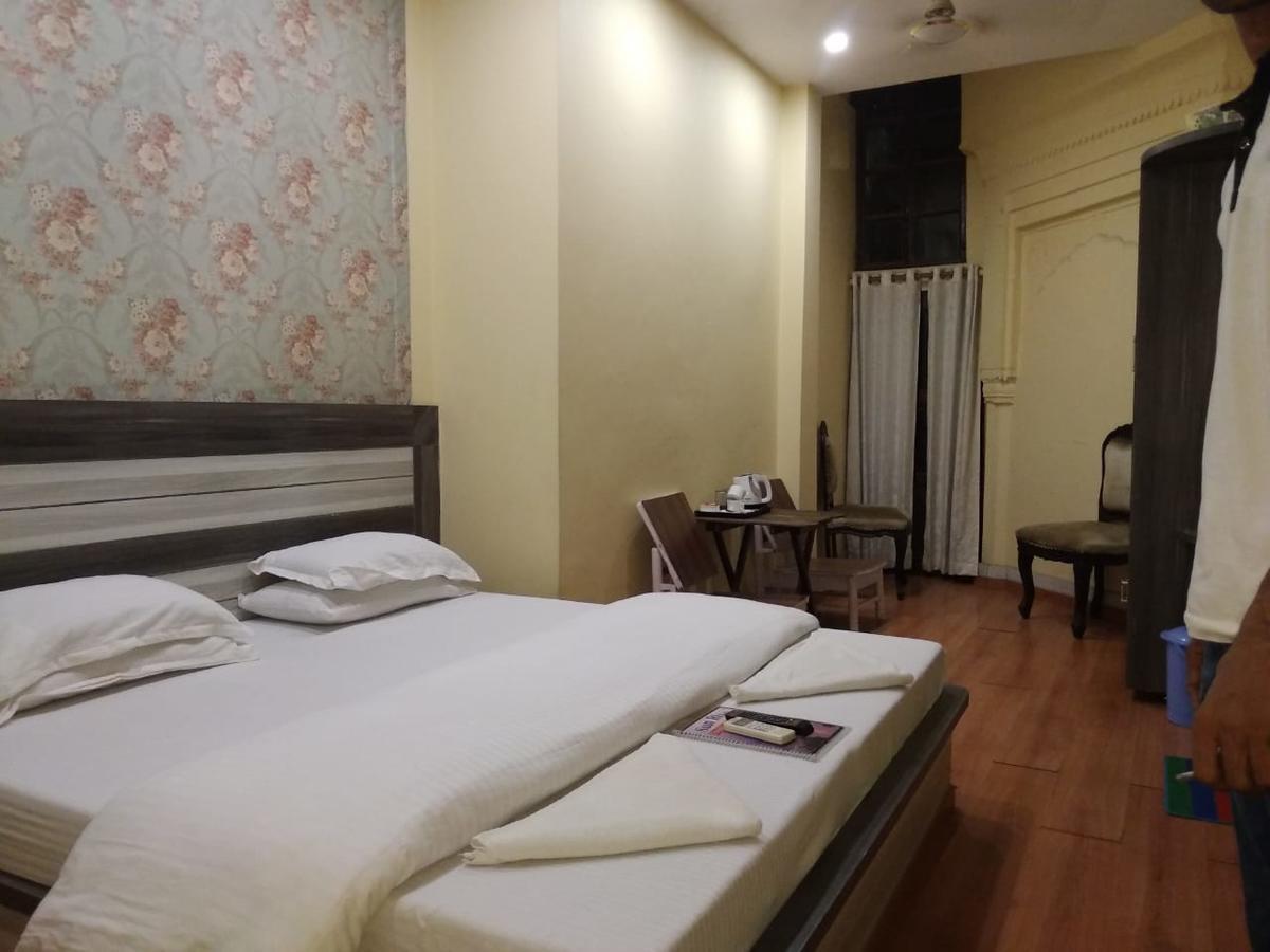 ורנאסי Ajay Guest House מראה חיצוני תמונה
