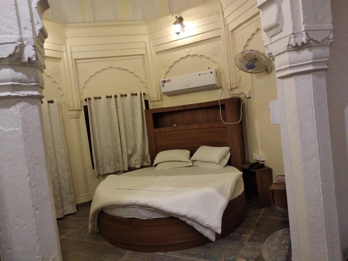 ורנאסי Ajay Guest House מראה חיצוני תמונה
