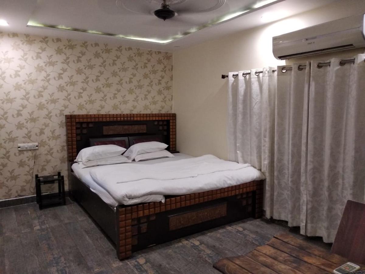 ורנאסי Ajay Guest House מראה חיצוני תמונה