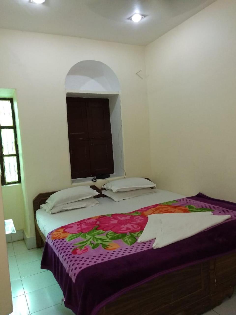 ורנאסי Ajay Guest House מראה חיצוני תמונה