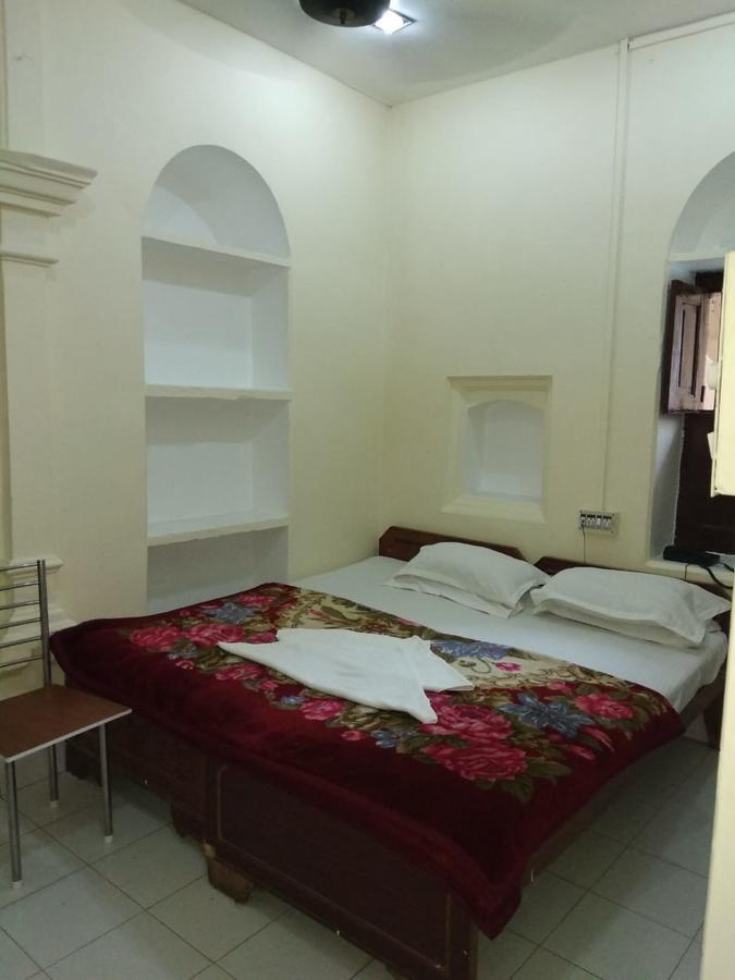 ורנאסי Ajay Guest House מראה חיצוני תמונה