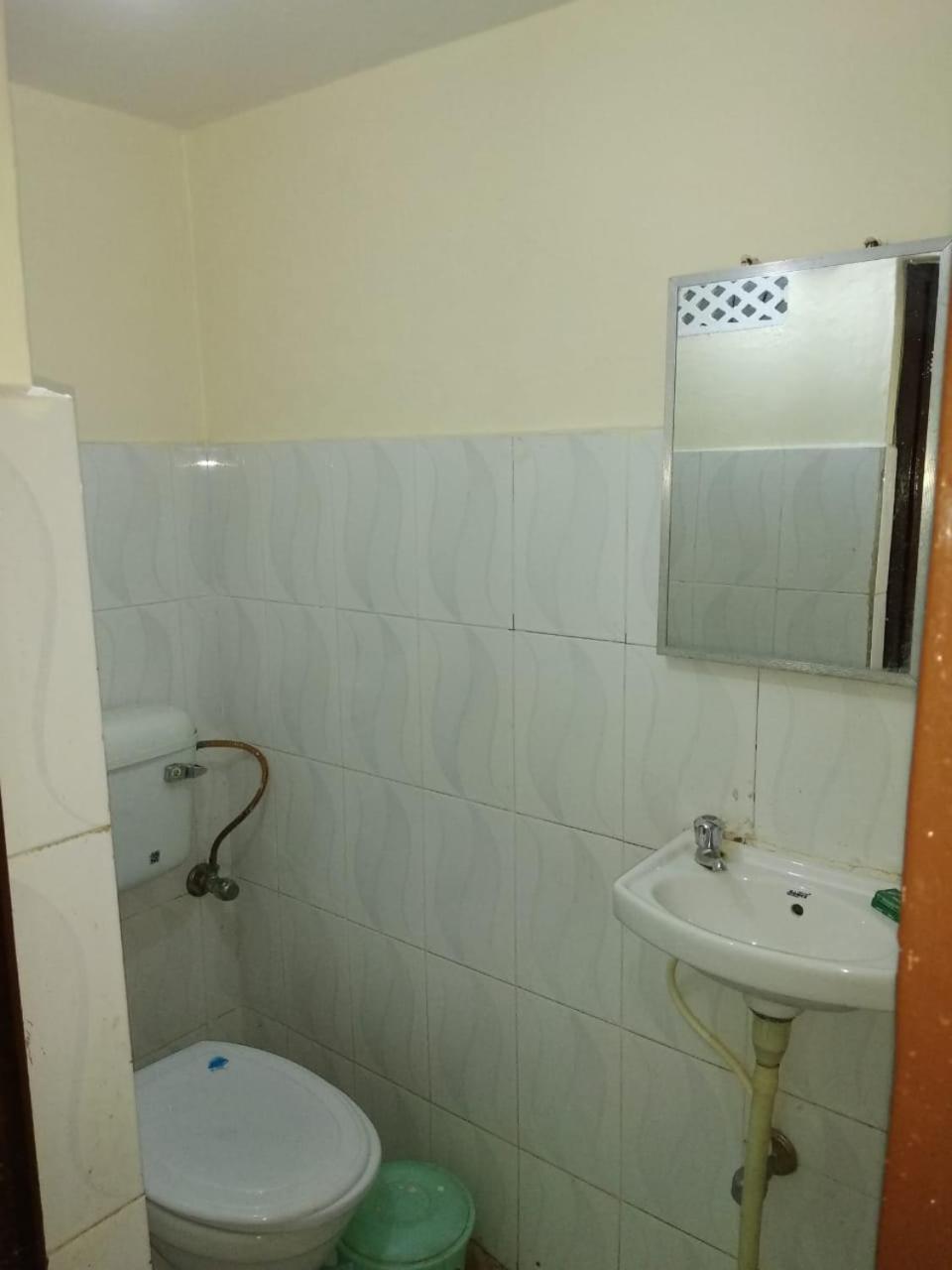 ורנאסי Ajay Guest House מראה חיצוני תמונה