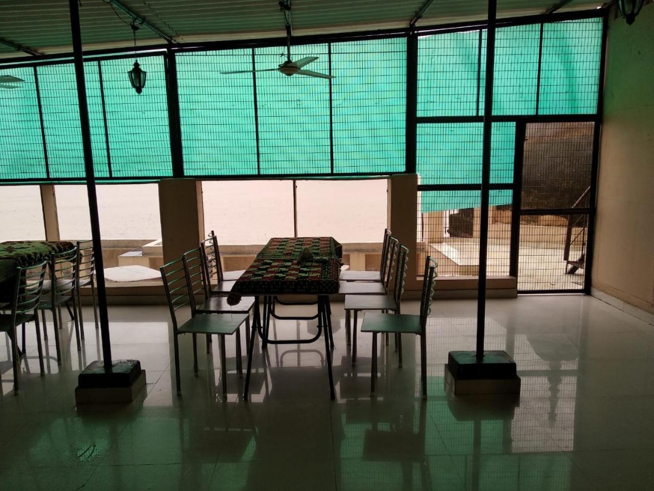 ורנאסי Ajay Guest House מראה חיצוני תמונה