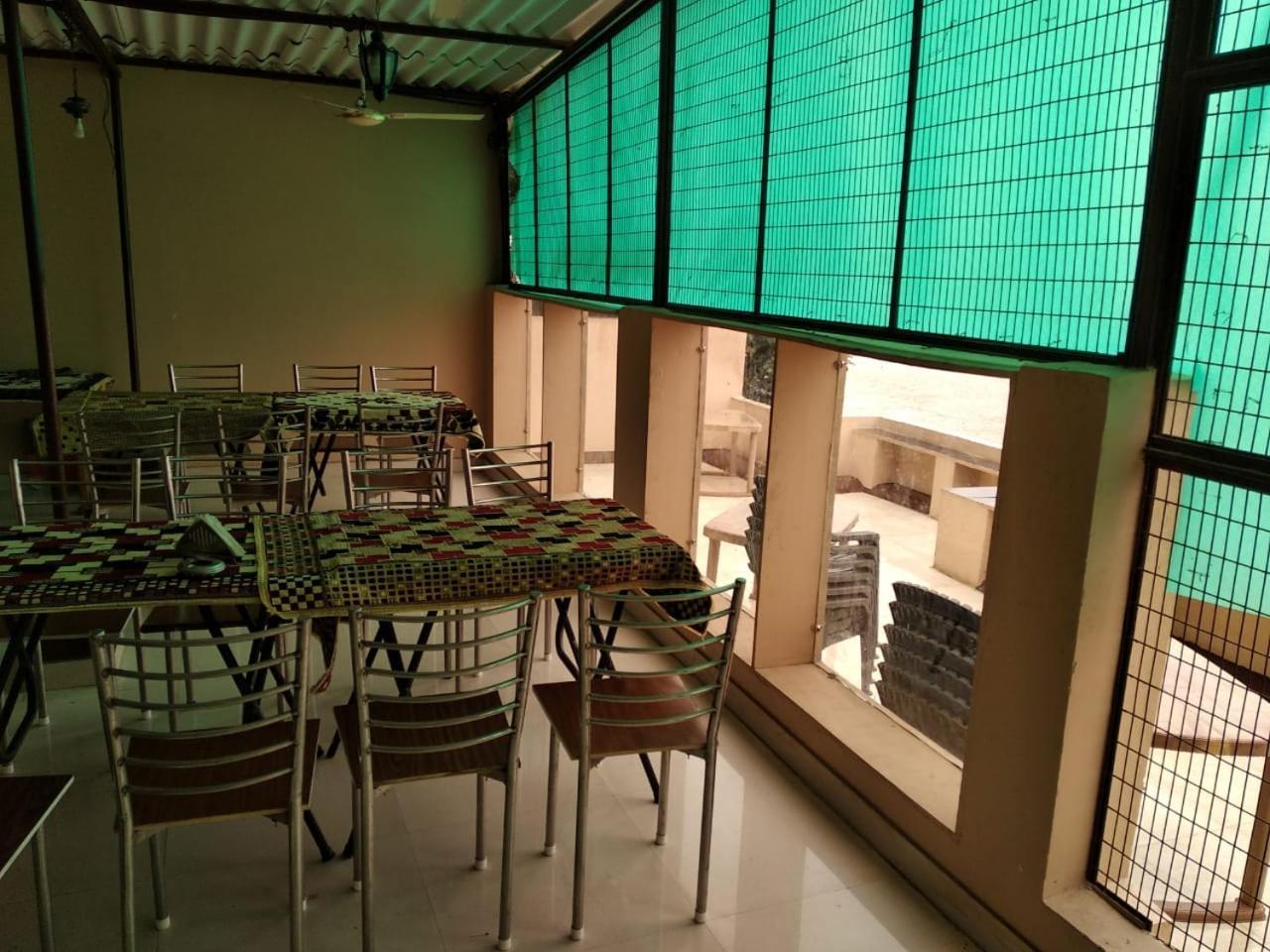 ורנאסי Ajay Guest House מראה חיצוני תמונה