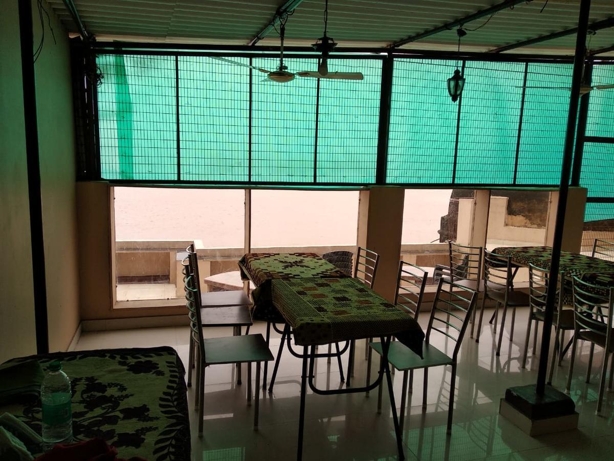 ורנאסי Ajay Guest House מראה חיצוני תמונה