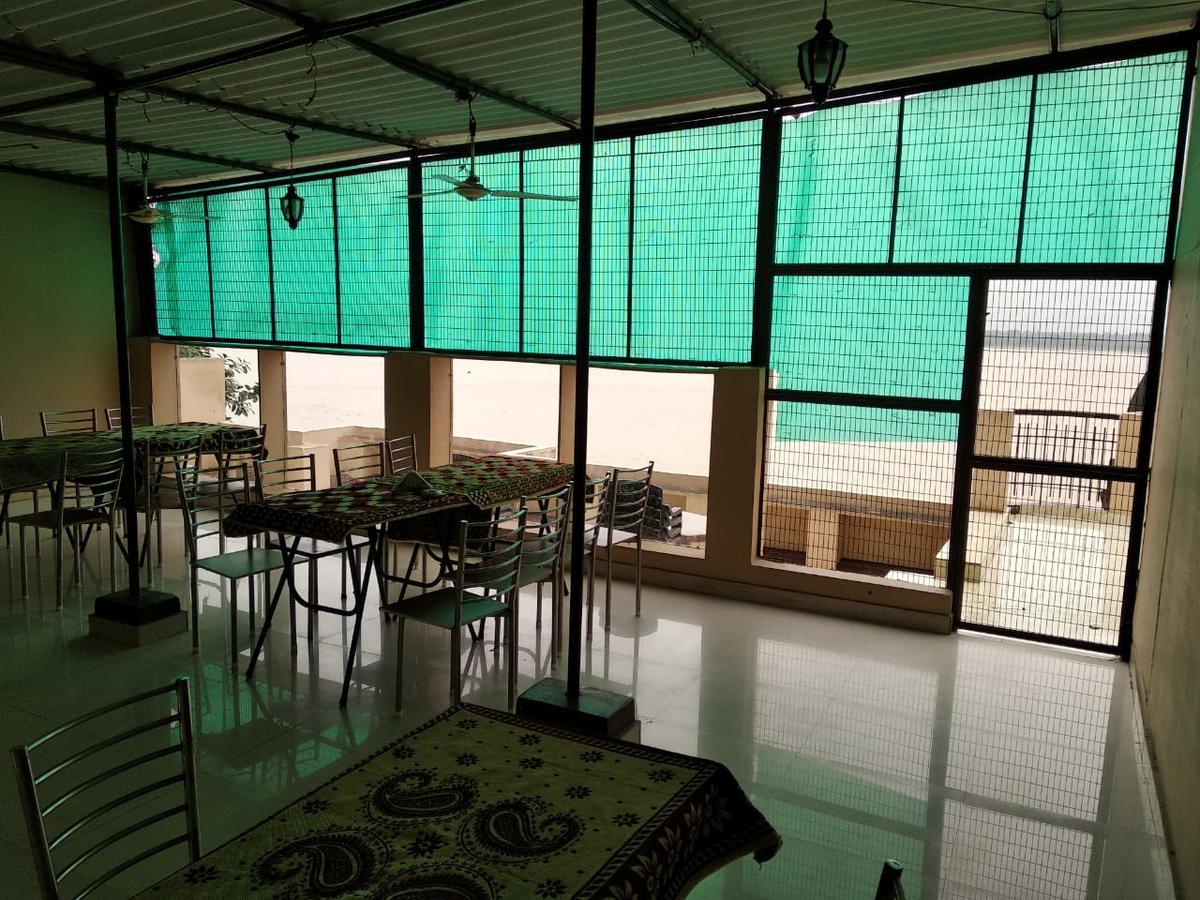 ורנאסי Ajay Guest House מראה חיצוני תמונה
