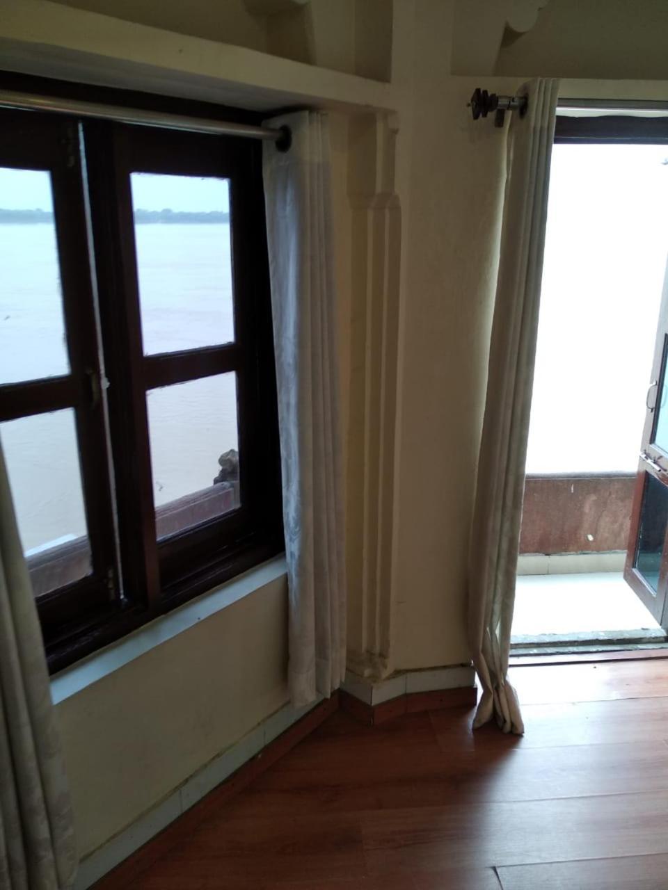 ורנאסי Ajay Guest House מראה חיצוני תמונה
