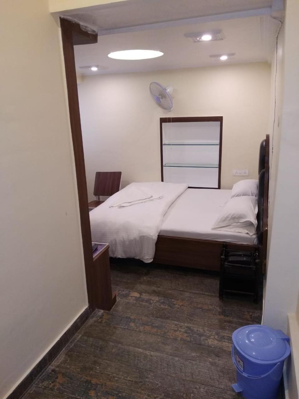 ורנאסי Ajay Guest House מראה חיצוני תמונה