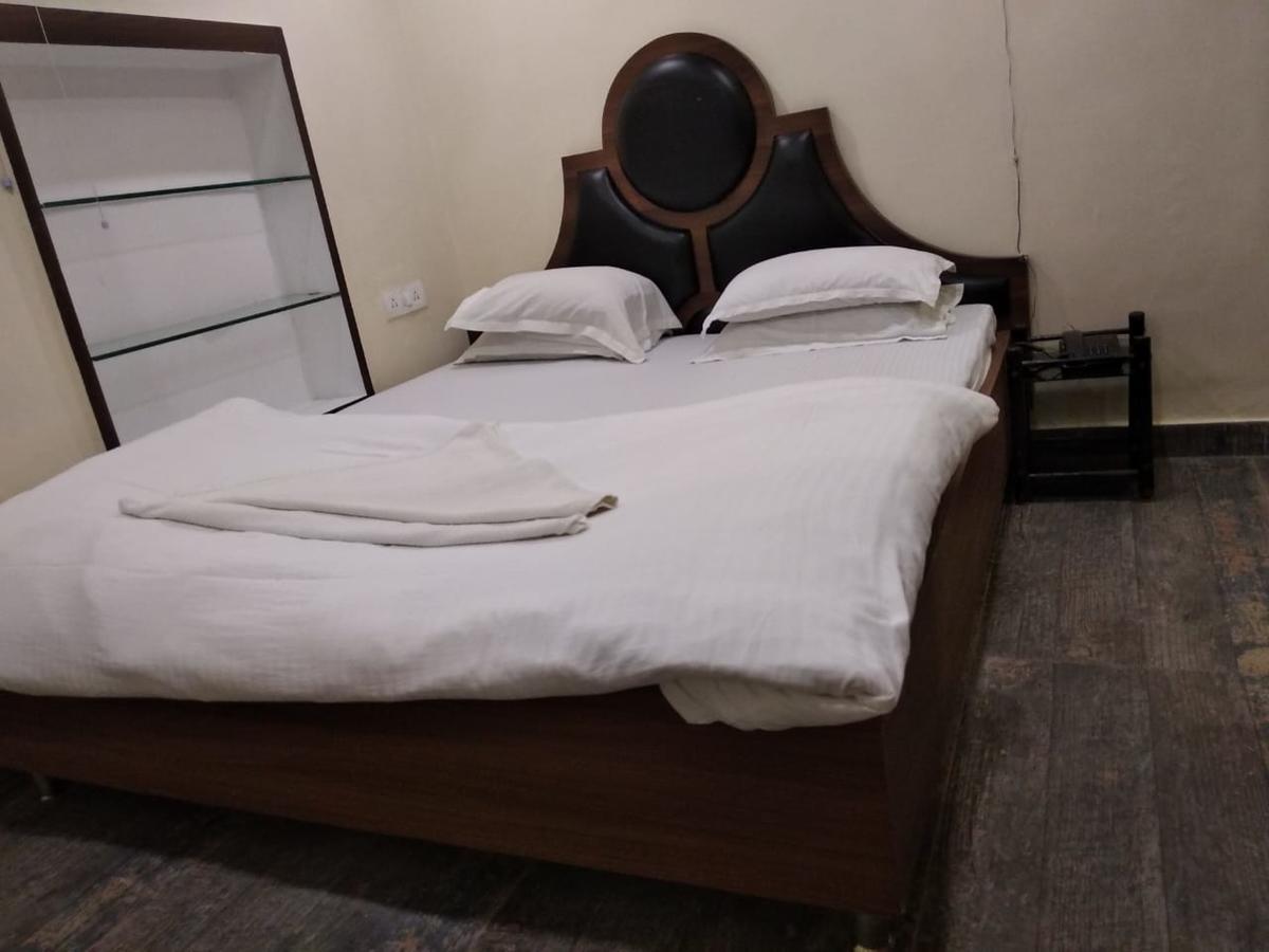 ורנאסי Ajay Guest House מראה חיצוני תמונה