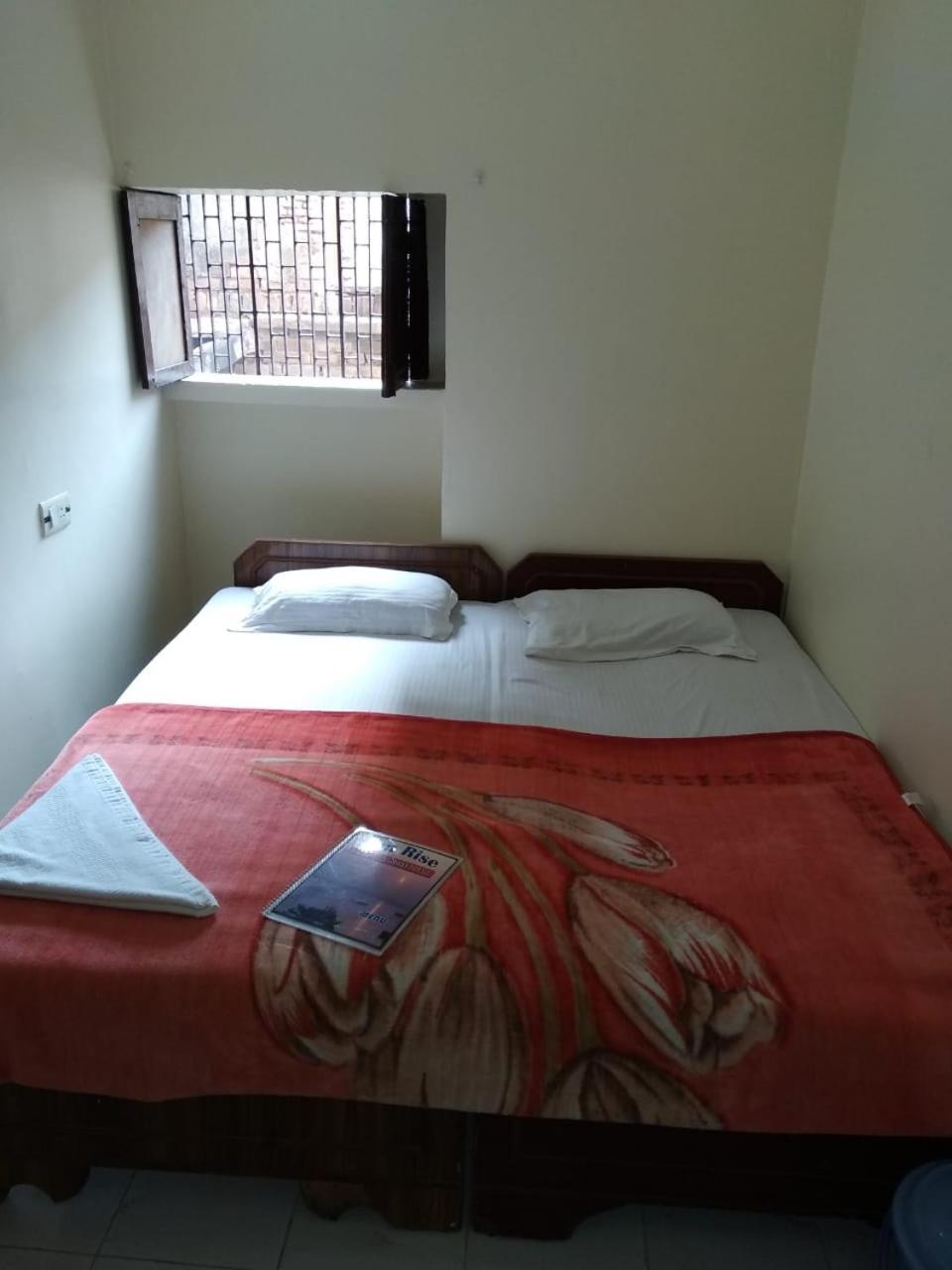 ורנאסי Ajay Guest House מראה חיצוני תמונה