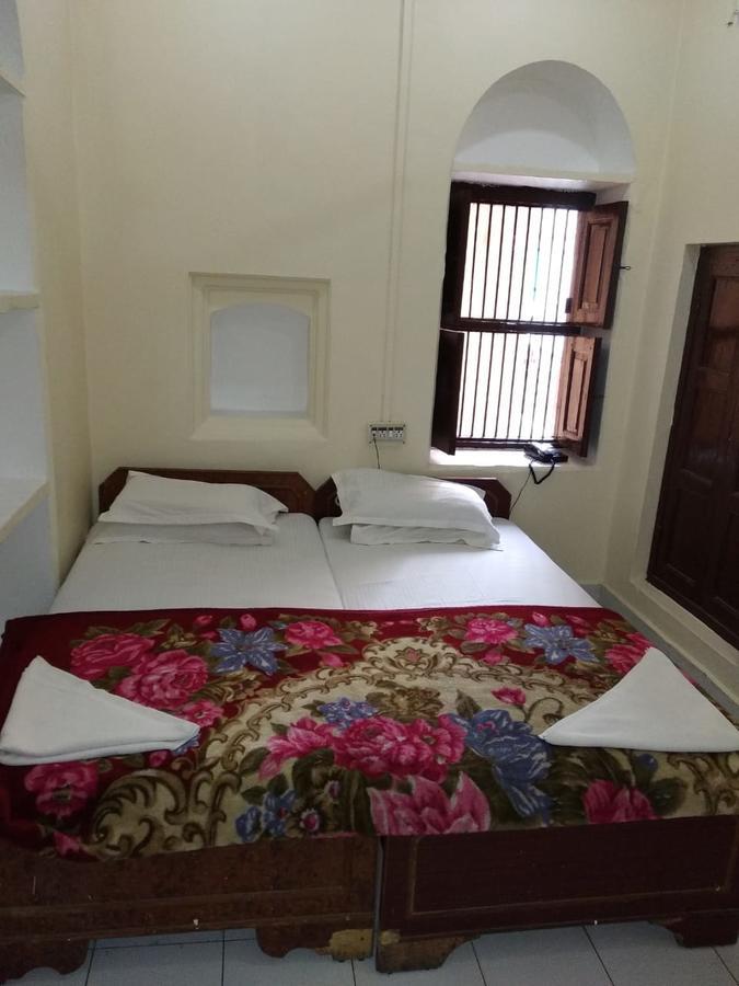 ורנאסי Ajay Guest House מראה חיצוני תמונה